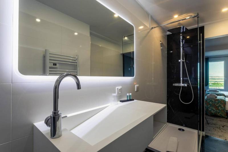 Triple Room with Sea View image 3