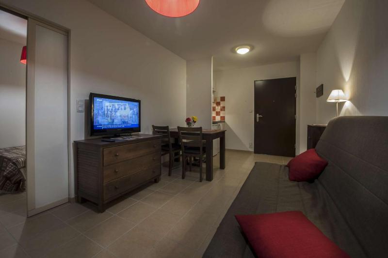 Studio (4 Adults) - wheelchair accessible image 4