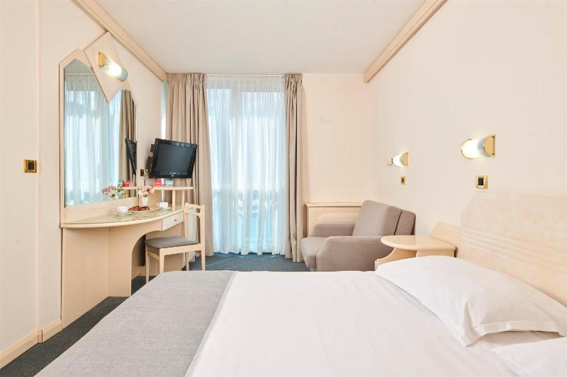 Economy Room image 4