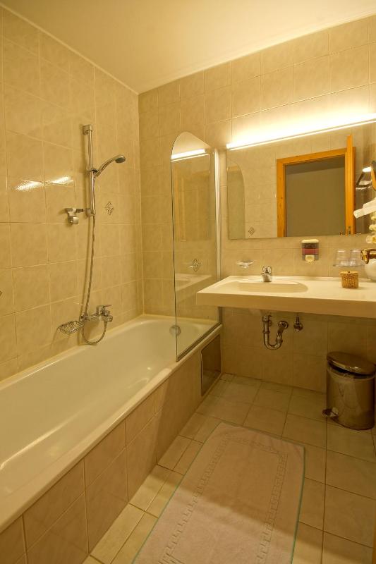 Double Room image 3