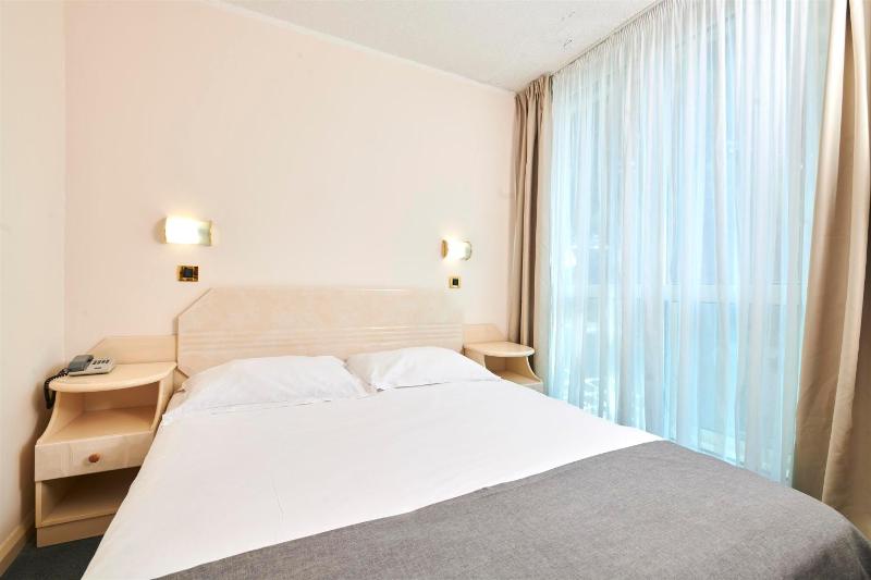 Economy Single Room with French Bed - Park Side image 1