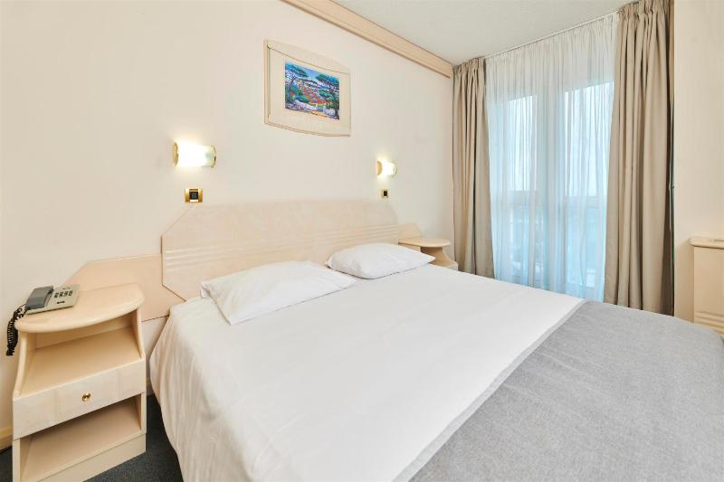 Suite with Balcony Sea Side image 1
