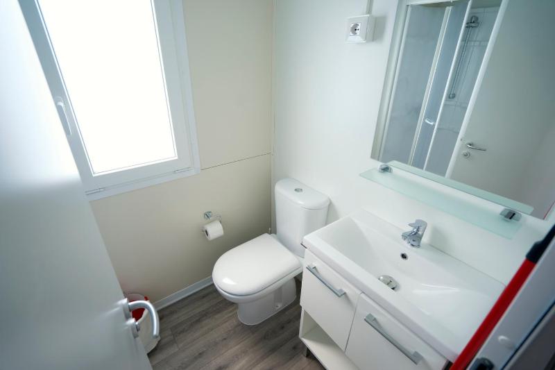 One-Bedroom Mobile Home with Terrace image 4