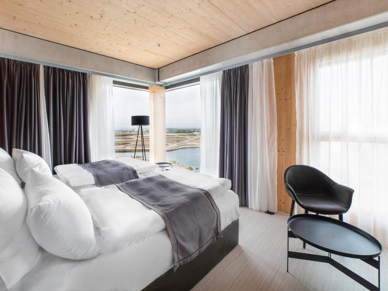 Double Room with Lake View image 2