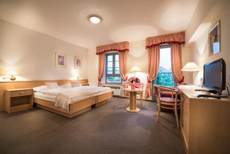 Double or Twin Room image 3