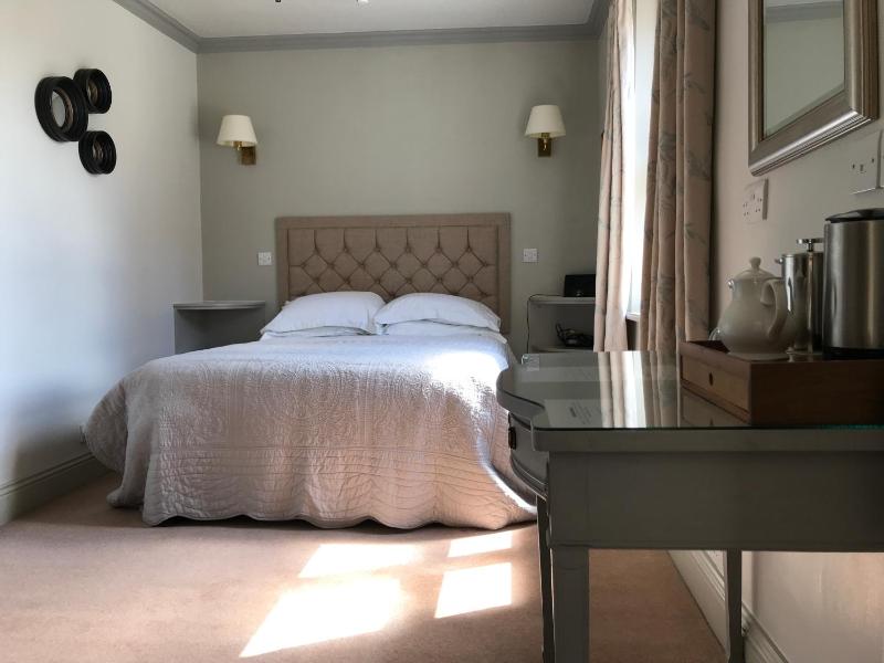 Deluxe Double Room with Shower image 3