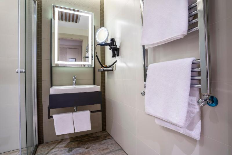 Budget Twin Room image 3