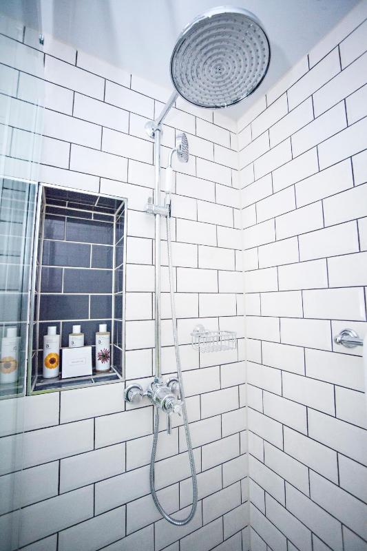 Standard Twin Room image 1