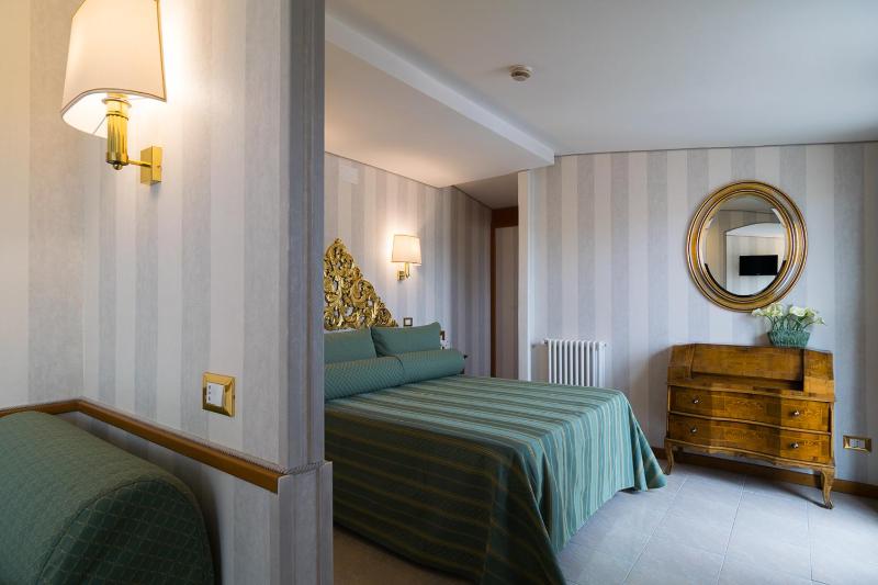 Vintage Double Room with Terrace image 4