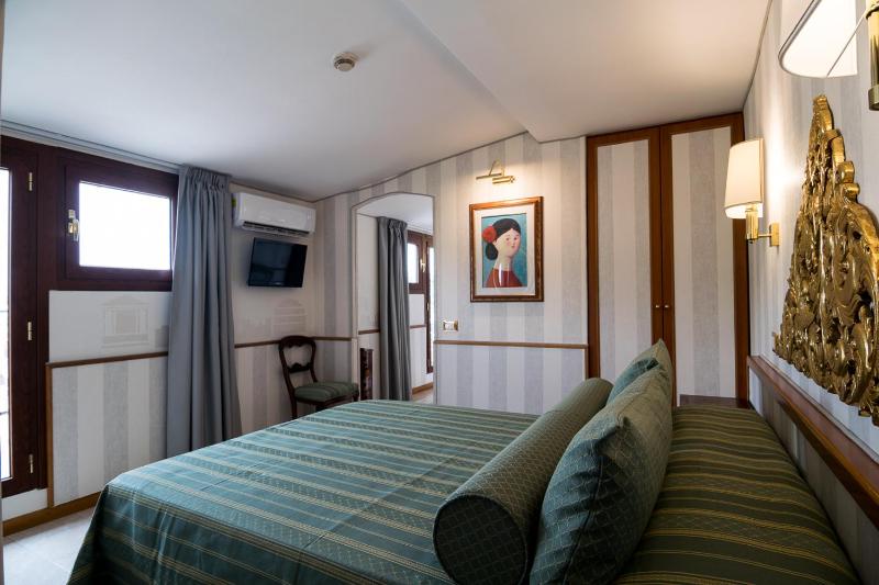 Vintage Double Room with Terrace image 1
