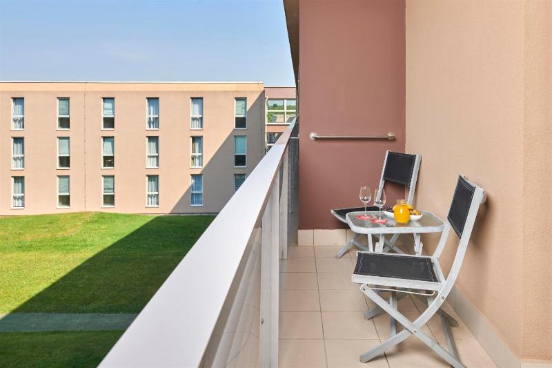 Suite with Balcony image 1