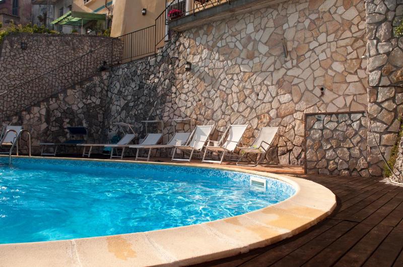 Double Room with Balcony and Sea View image 2