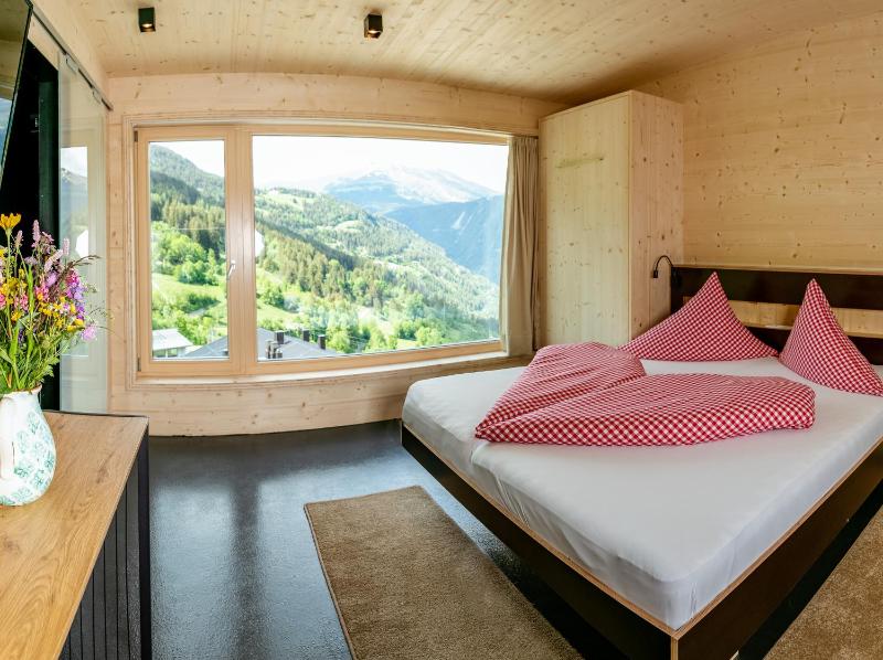 Deluxe Triple Room image 4
