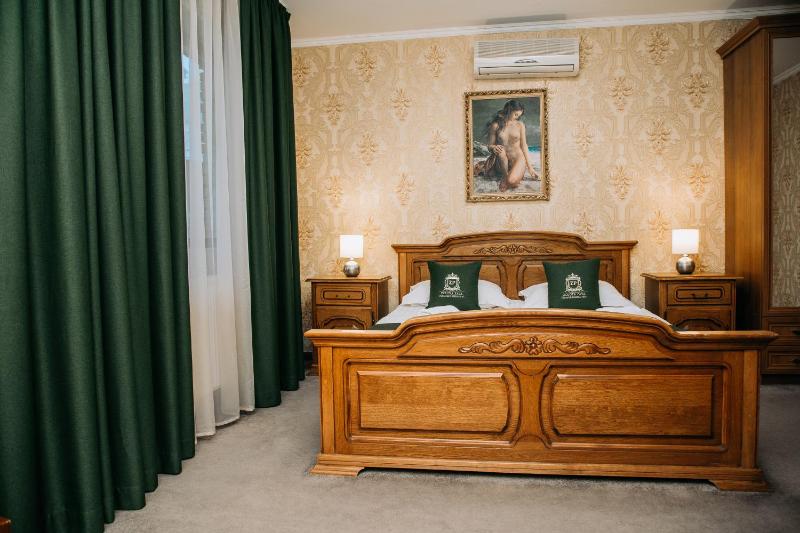 Standard Double or Twin Room image 3