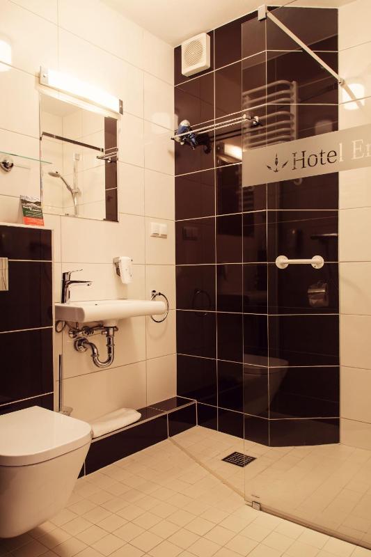 Single Room image 3