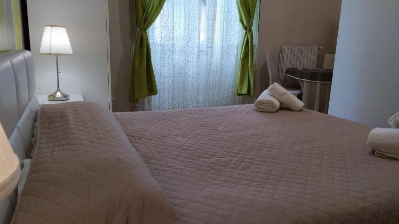 Queen Room with Balcony image 4