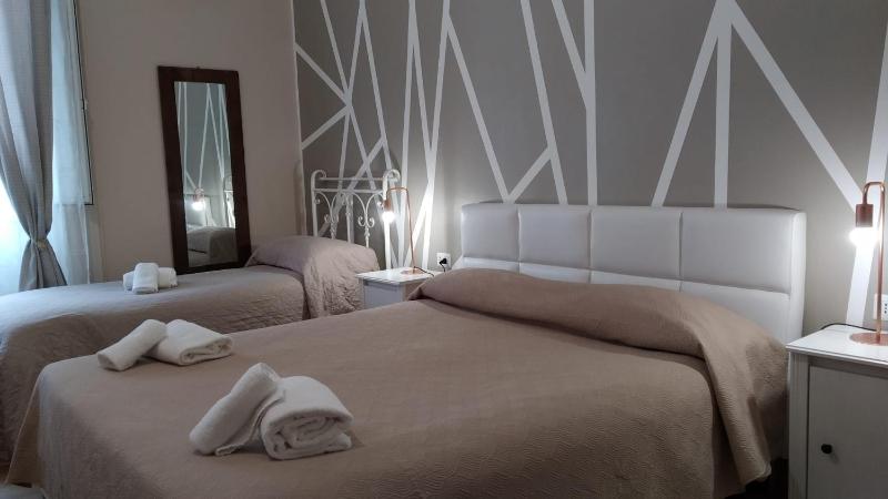 Deluxe Triple Room image 4