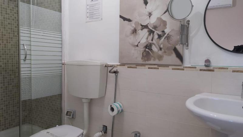 Double Room with Balcony image 2