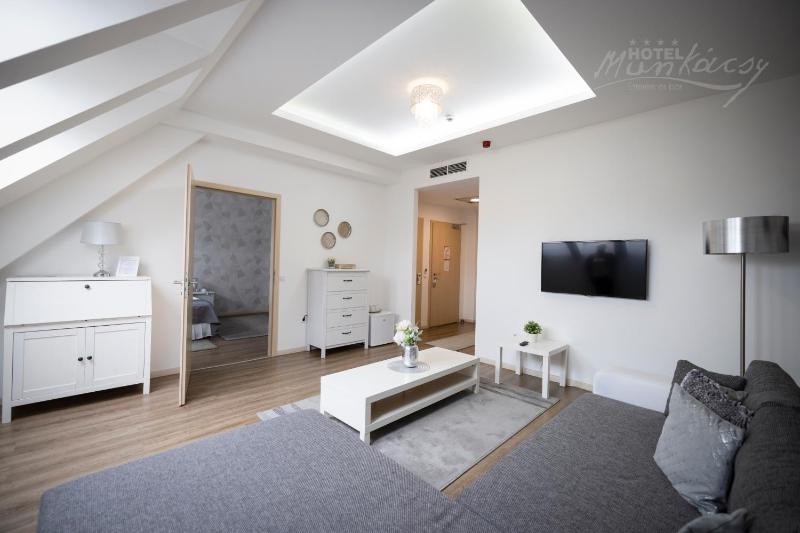 Deluxe Suite image 1