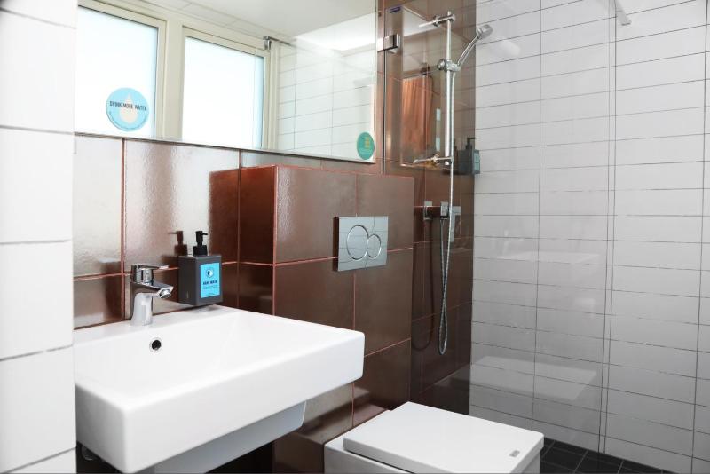 Standard Double Room image 3