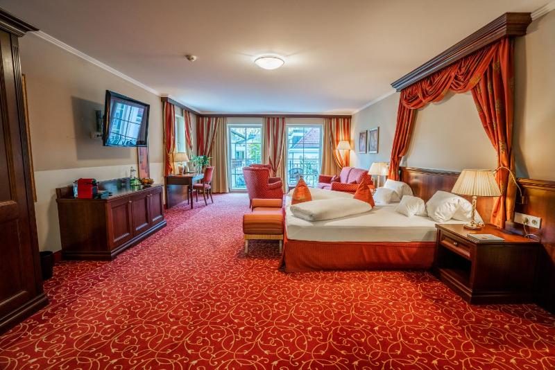 Superior Suite with Mountain View image 3