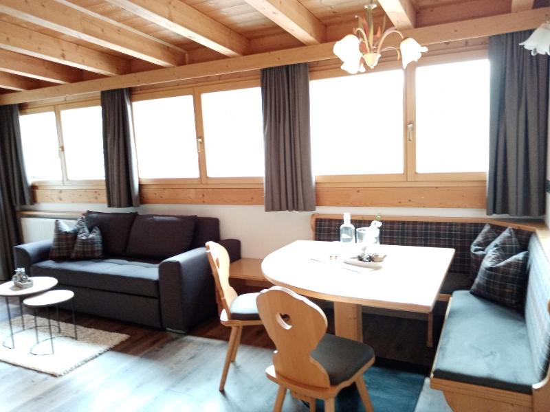 Studio with Balcony (2 Adults) image 4