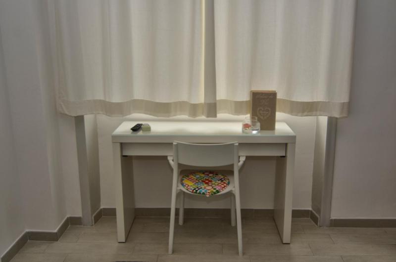 Standard Single Room image 4