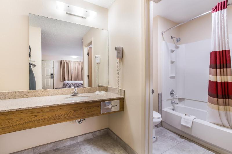 Superior Room with Two Queen Beds Smoke Free image 3