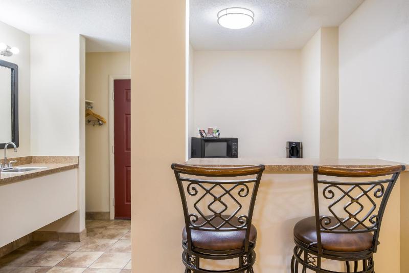 Suite with Two Queen Beds Smoke Free  image 4