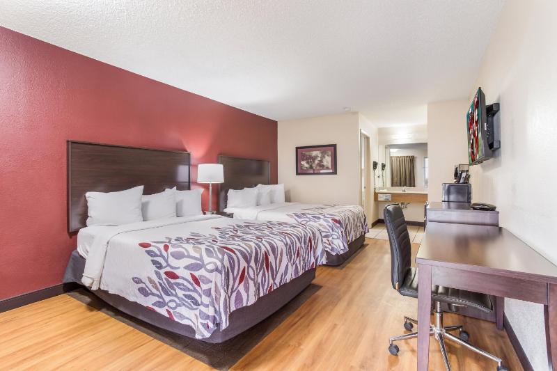 Superior Room with Two Queen Beds Smoke Free image 1