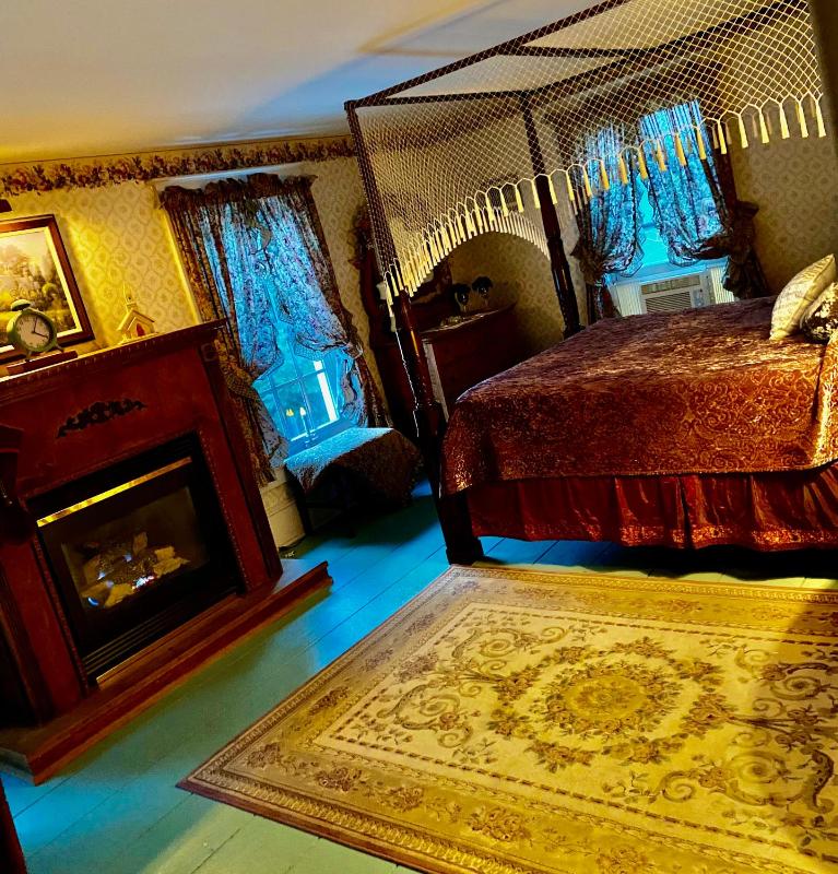 Queen Suite with Spa Bath image 4