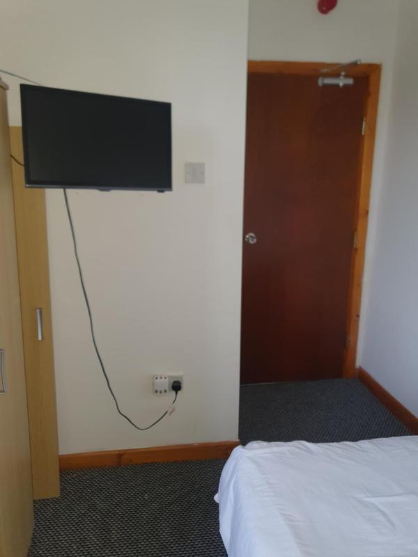 Double Room with Shared Bathroom image 2