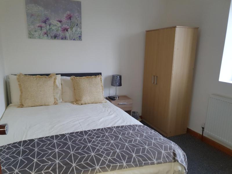 Double Room with Shared Bathroom image 2