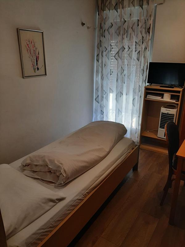 Budget Single Room image 1