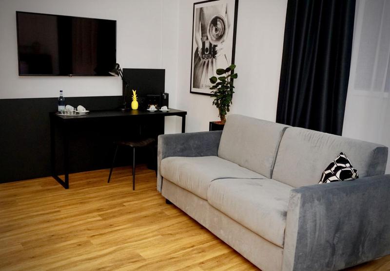 Double Room with Extra Bed image 4