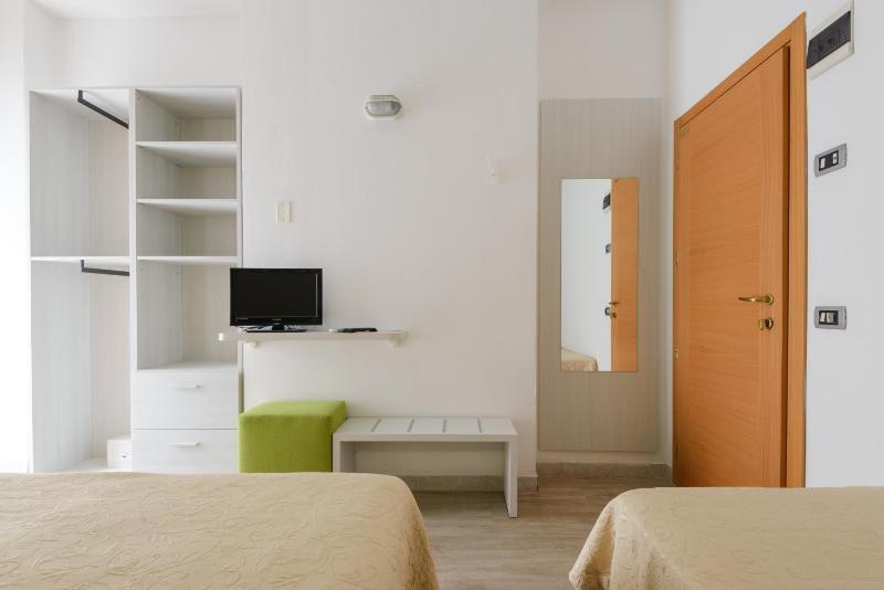 Quadruple Room with Balcony image 3