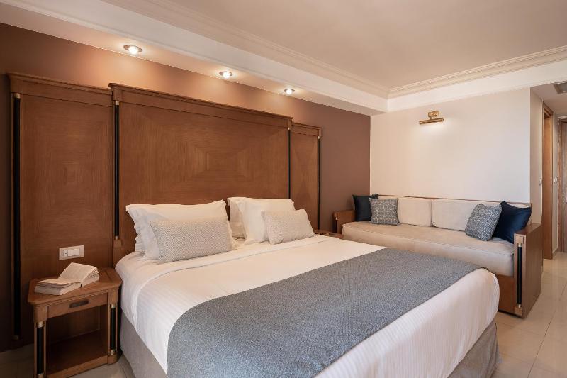 Double Room with Garden View image 4