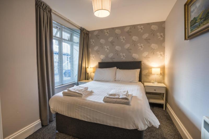 One-Bedroom Apartment (10a) - Pet friendly image 3