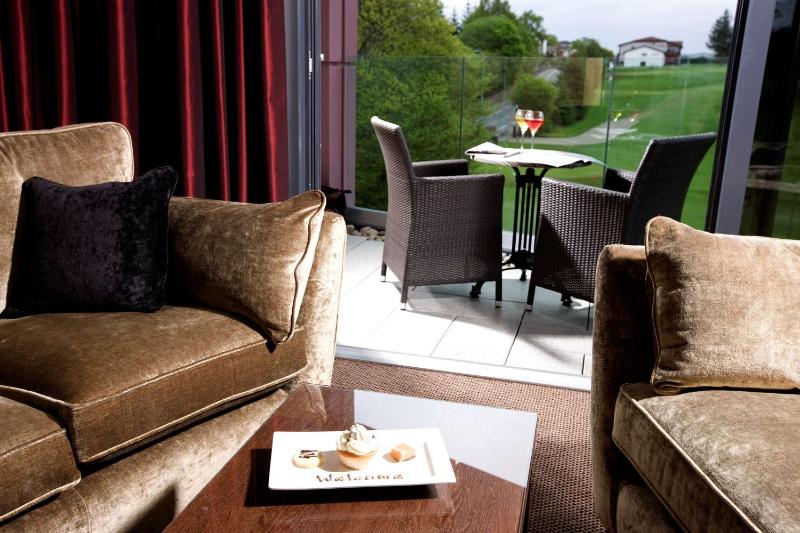 Executive King Room with Balcony or Patio image 3