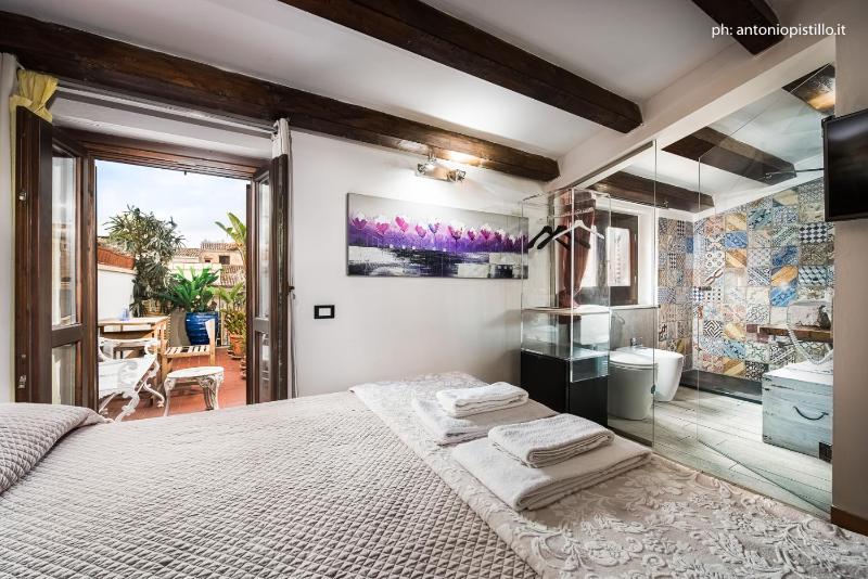 Standard Small Room with Balcony image 2