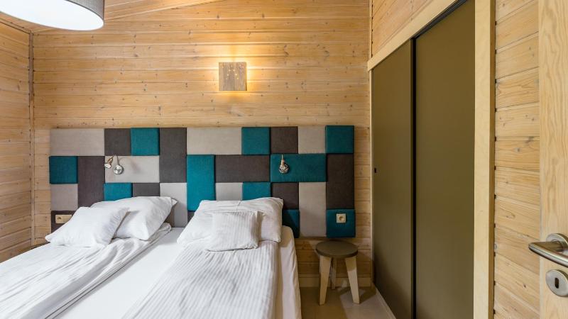 One-Bedroom Apartment with Lake View image 2