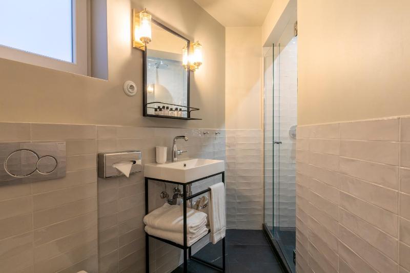 Standard Double Room image 4