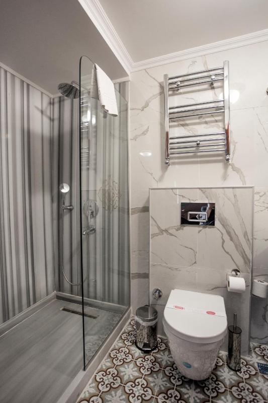 Double Room with Balcony image 2