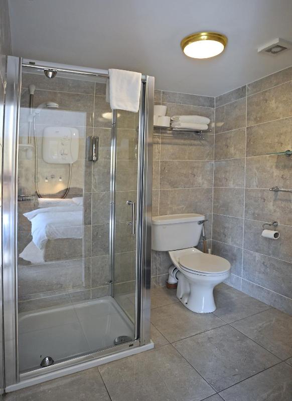 Double Room image 3