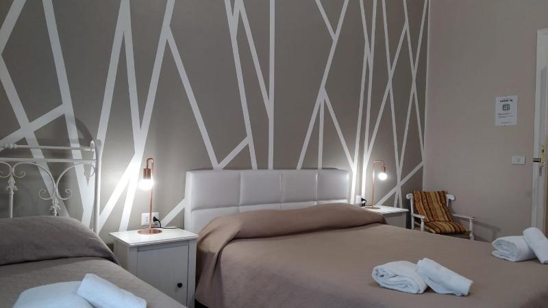 Deluxe Triple Room image 3