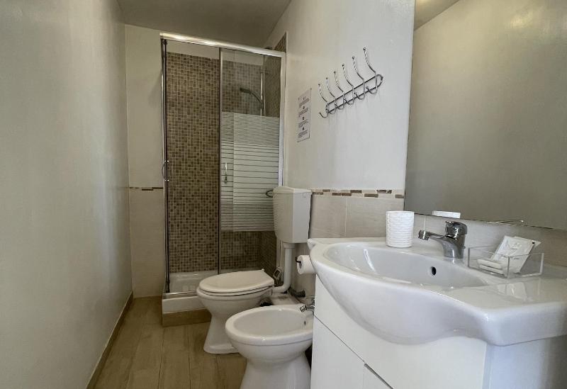 Deluxe Triple Room image 2