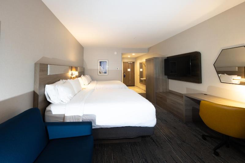 Queen Suite with Two Queen Beds - Non-Smoking image 2