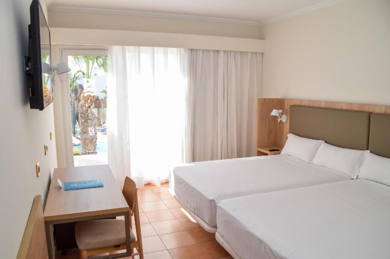 Double or Twin Room (2 Adults + 1 Child) image 3
