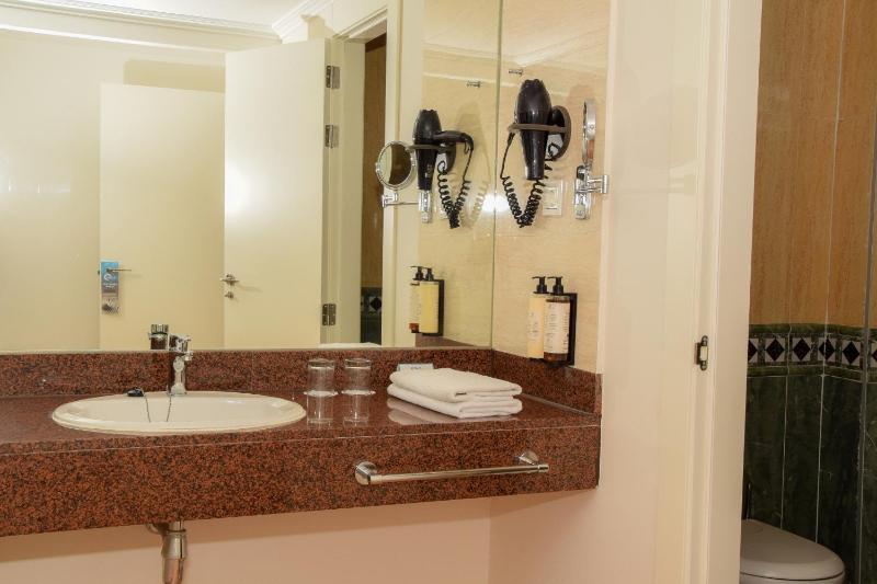 Twin Room (2 Adults + 2 Children) image 2