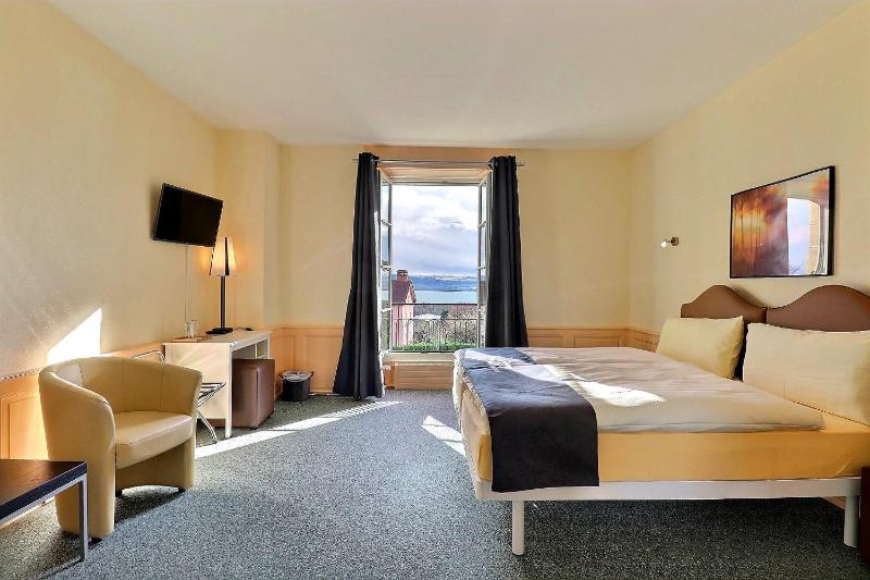 Double Room with Lake View image 1